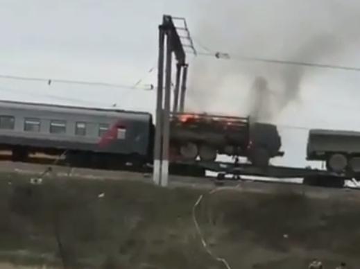 Вблизи Минеральных Вод загорелся военный грузовик. Видео